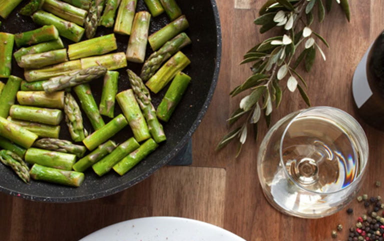 Spargel und Wein